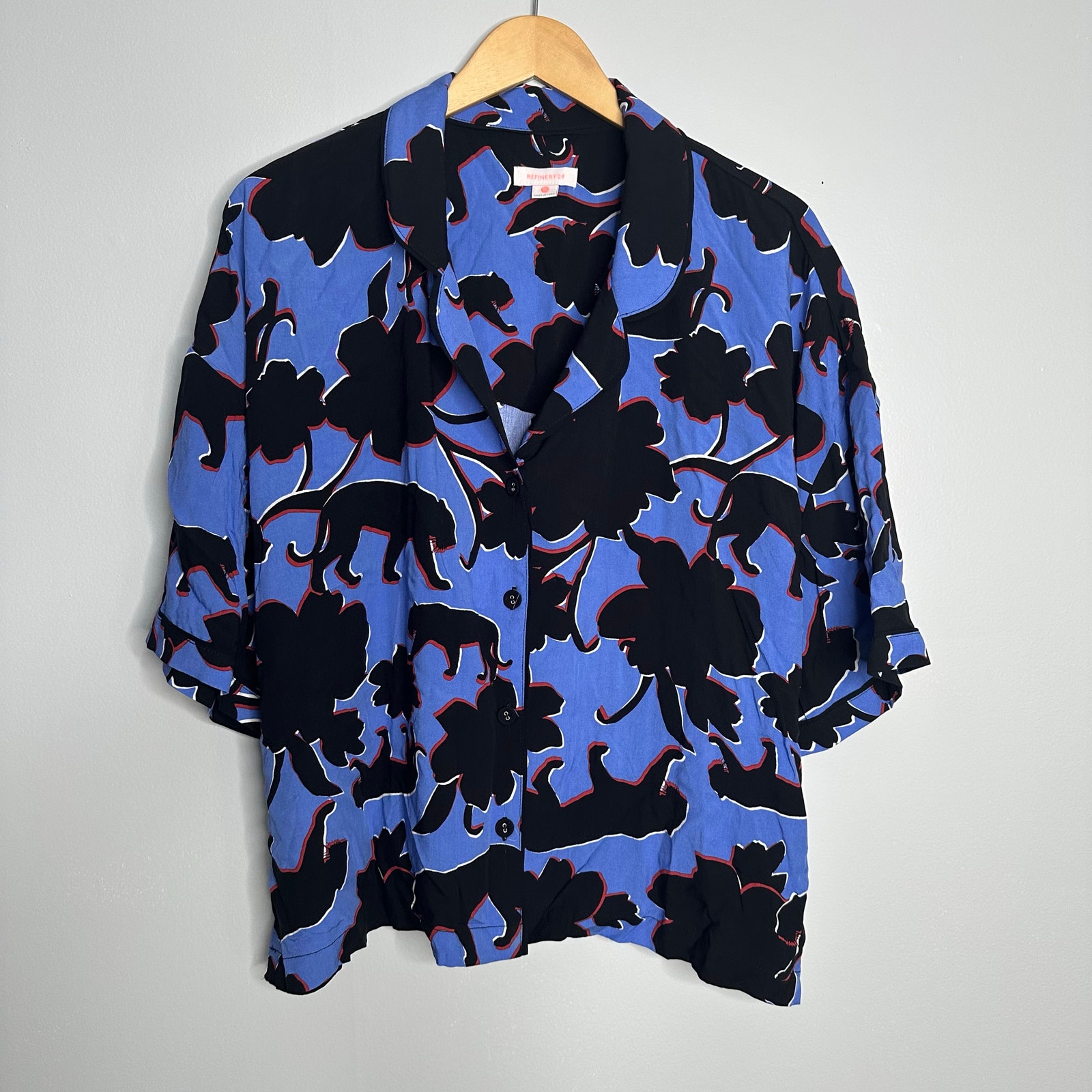 Refinery29 Panther Print Shirt Women 3x Blue Euc Bold Short Sleeve Camp Collar — image 2 of 8